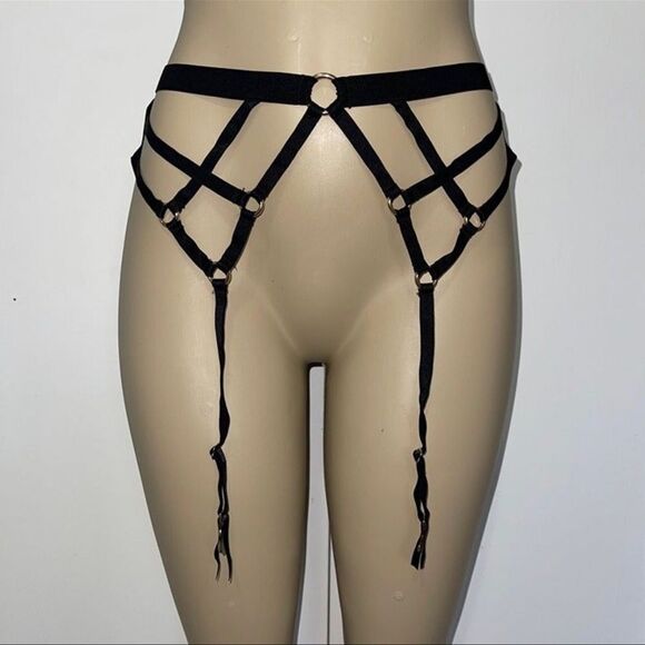 Victoria's Secret Very Sexy Black Strappy Garter Belt - Picture 2 of 8